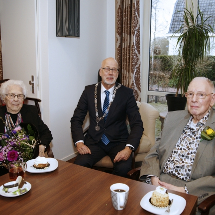 overzicht > Echtpaar Jaegermann geniet van 60-jarig huwelijksfeest 